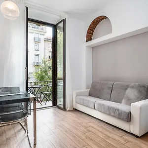 https://sweet-apartment-near-the-city-center-milan.italymilanhotels.net